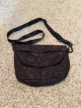 Lululemon | All Night Festival Camo Jacquard Crossbody Bag | Black | Size: 5L